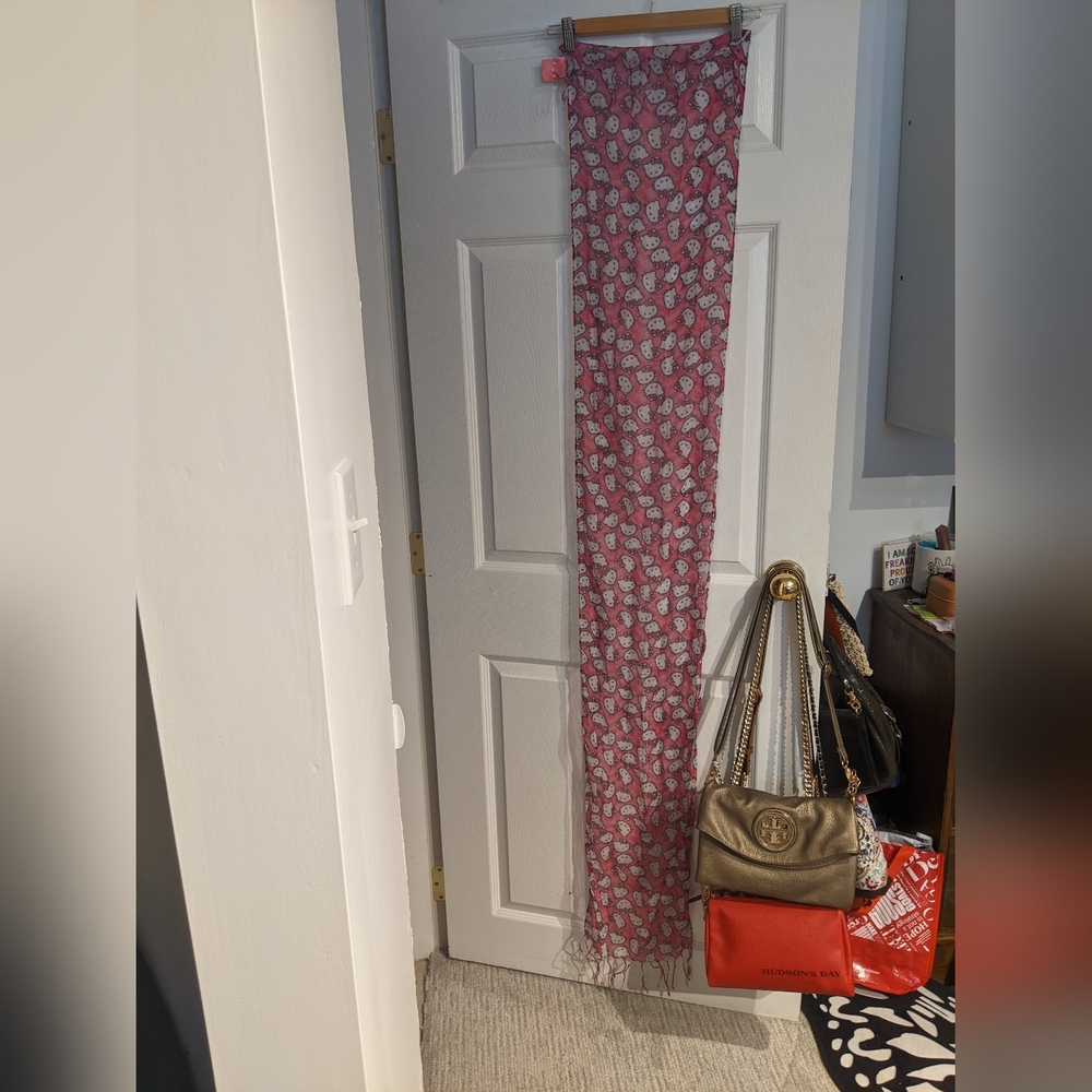 Hello Kitty Patterned Scarf 🧣 - Picture 4 of 4